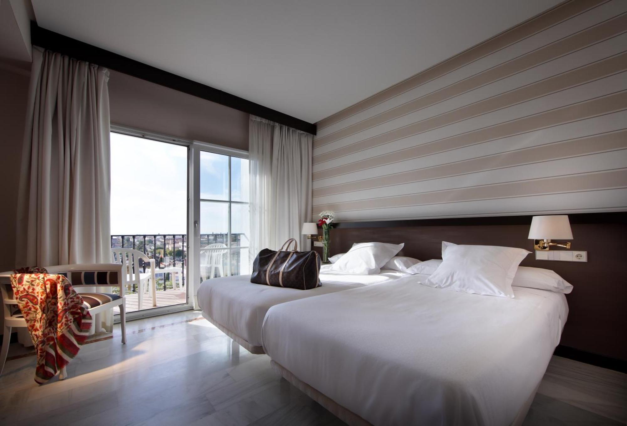 Hotel Abades Benacazon Bagian luar foto